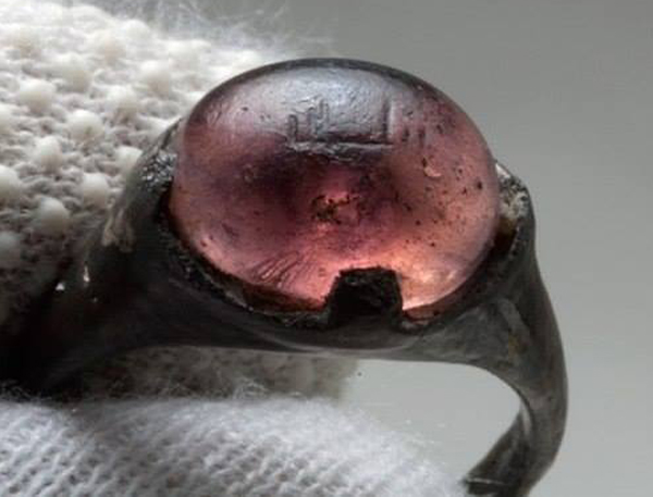 Кольцо-викинга-IX-век-Швеция-надпись-во-имя-аллаха