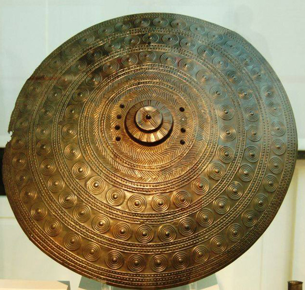шлем и Этрус щит,Тарквиний- 8 век до Р. Х.
